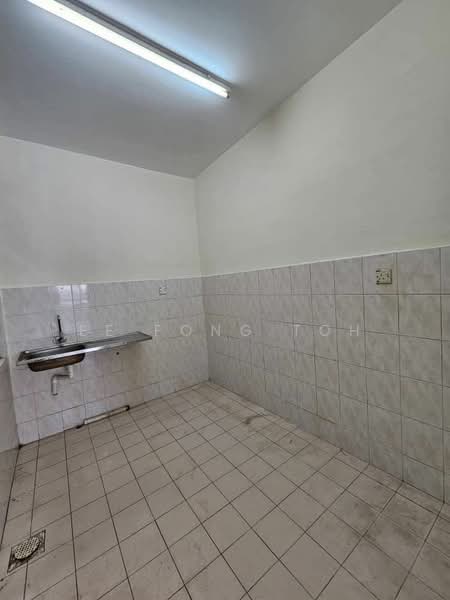 Apartment for Sale at Idaman Senibong - Ee Fong Toh - Kitchen - PropertyGuru.com.my