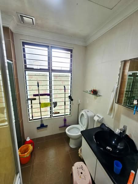 2-storey Terraced House for Sale in Bandar Kinrara Seksyen 1 (Bandar Kinrara) - John Lee - Bathroom - PropertyGuru.com.my