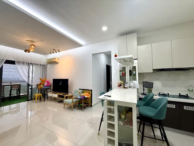Royal Strand @ Country Garden Danga Bay untuk Untuk Dijual - RM 898,000, Apr 2026 - Living Room - PropertyGuru.com.my