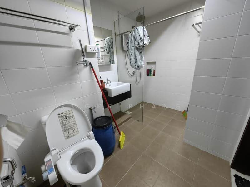 Service Residence for Sale at Trefoil @ Setia City - Roger Phang - Bathroom - PropertyGuru.com.my