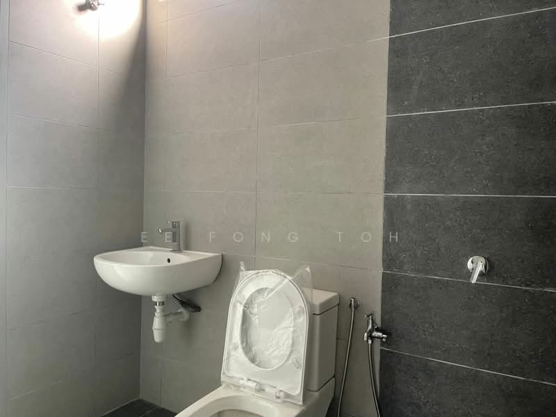 2-storey Terraced House for Sale in Bandar Layangkasa (Pasir Gudang) - Ee Fong Toh - Bathroom - PropertyGuru.com.my