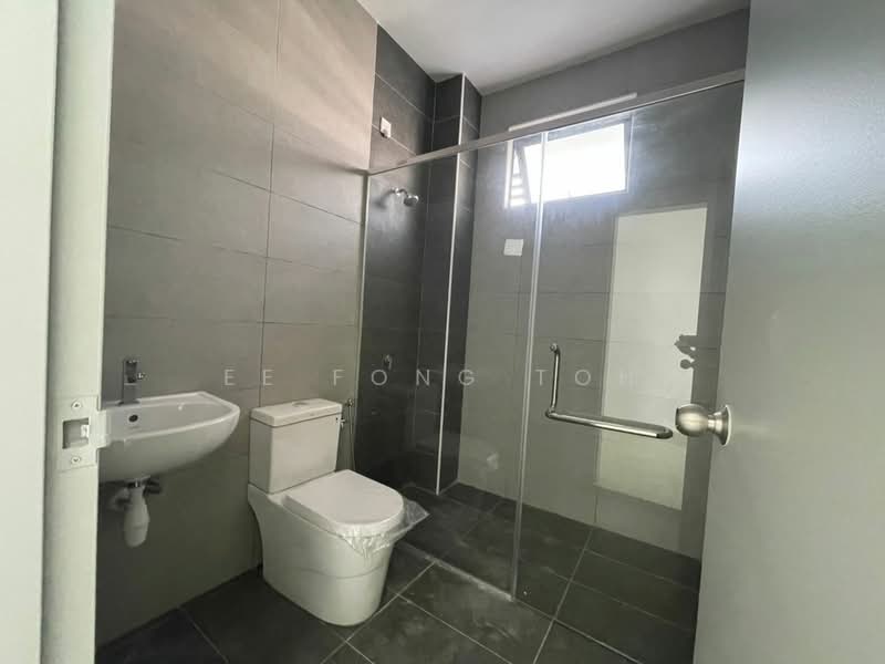 2-storey Terraced House for Sale in Bandar Layangkasa (Pasir Gudang) - Ee Fong Toh - Bathroom - PropertyGuru.com.my
