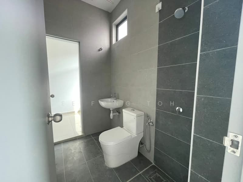 2-storey Terraced House for Sale in Bandar Layangkasa (Pasir Gudang) - Ee Fong Toh - Bathroom - PropertyGuru.com.my