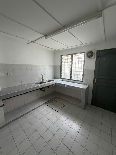Sri Damansara untuk Untuk Dijual - RM 660,000, Mac 2026 - Kitchen - PropertyGuru.com.my