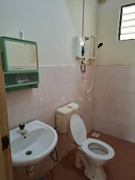 Pangsapuri Bukit Beruang Murni untuk Untuk Dijual - RM 170,000, Mac 2026 - Bathroom - PropertyGuru.com.my