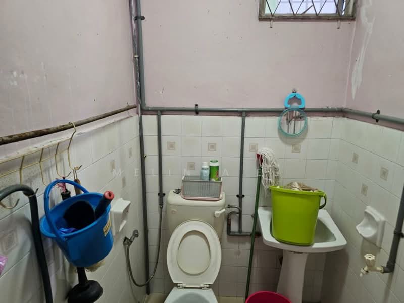 1-storey Terraced House for Sale in Taman Senai Utama (Kulai) - Melinda Ee - Bathroom - PropertyGuru.com.my