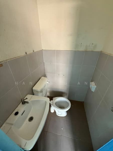 Taman Scientex Kulai untuk Untuk Dijual - RM 328,000, Mac 2026 - Bathroom - PropertyGuru.com.my