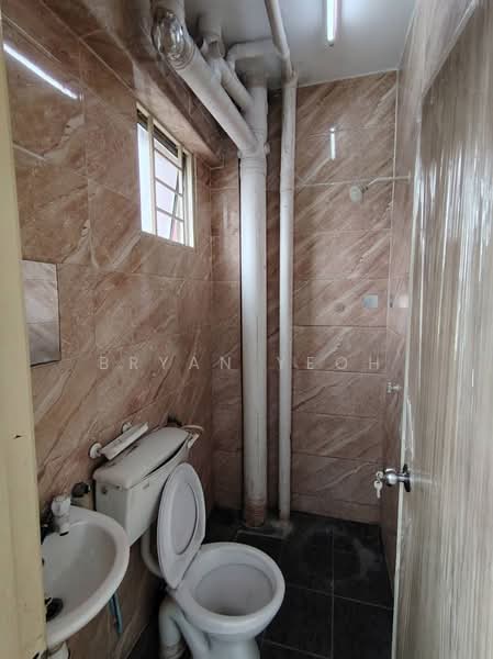 Apartment for Sale at Jelutong Apartment - Bryan Yeoh - Bathroom - PropertyGuru.com.my