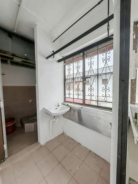 Flat Taman Ungku Tun Aminah untuk Untuk Dijual - RM 168,000, Mac 2026 - Bathroom - PropertyGuru.com.my