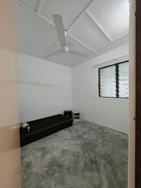 Flat Taman Ungku Tun Aminah untuk Untuk Dijual - RM 168,000, Mac 2026 - Bedroom - PropertyGuru.com.my