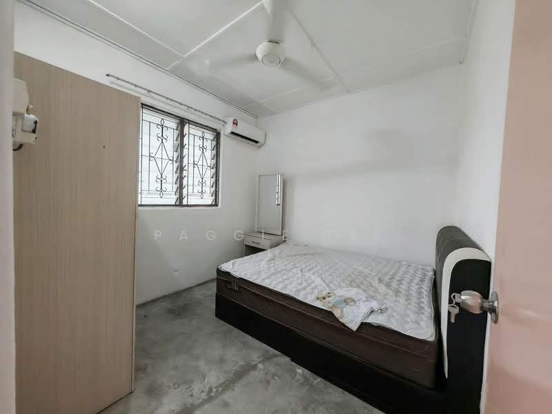 Flat Taman Ungku Tun Aminah untuk Untuk Dijual - RM 168,000, Mac 2026 - Bedroom - PropertyGuru.com.my