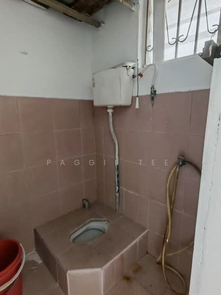 Flat Taman Ungku Tun Aminah untuk Untuk Dijual - RM 168,000, Mac 2026 - Bathroom - PropertyGuru.com.my