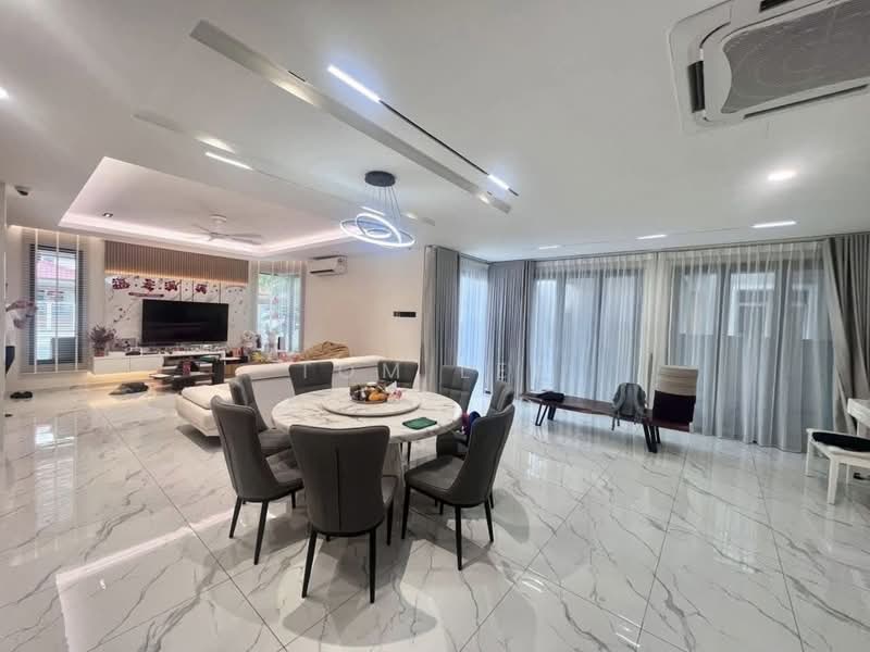Cluster House for Sale in Aman Perdana (Kapar) - Tom Lee - Living Room - PropertyGuru.com.my