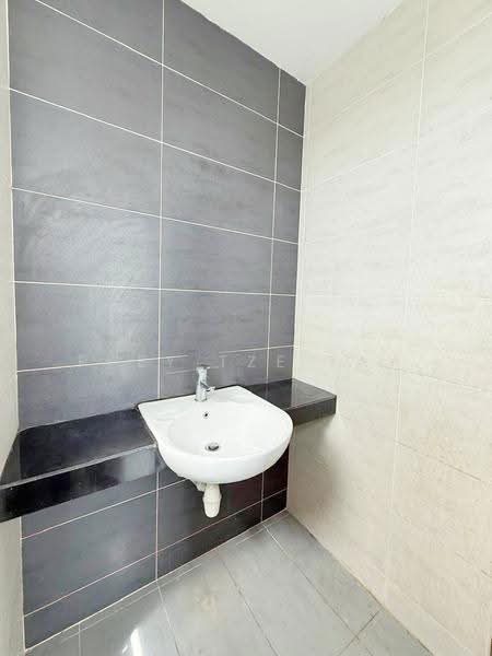 Rumah Teres 3-Tingkat untuk Dijual di Stapok (Kuching) - Phey Tze Tay - Bathroom - PropertyGuru.com.my