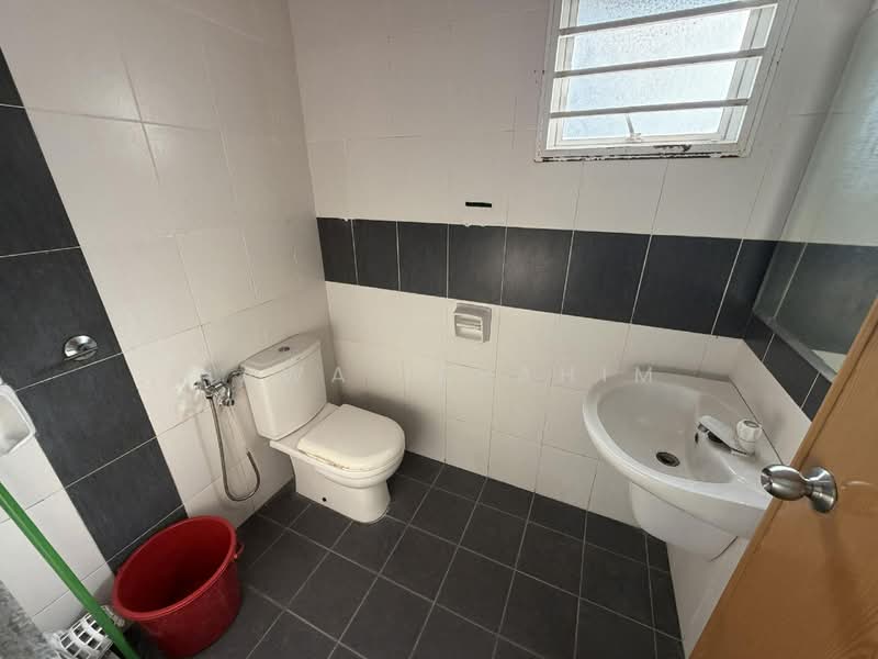 2-storey Terraced House for Sale in Nilai Impian (Nilai) - Hawa Ibrahim - Bathroom - PropertyGuru.com.my