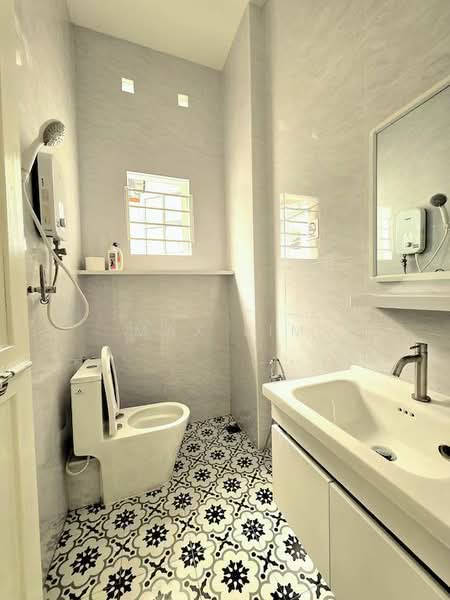 Double Storey Shop House Off Jalan Burma Georgetown untuk Untuk Dijual - RM 2,500,000, Mac 2026 - Bathroom - PropertyGuru.com.my