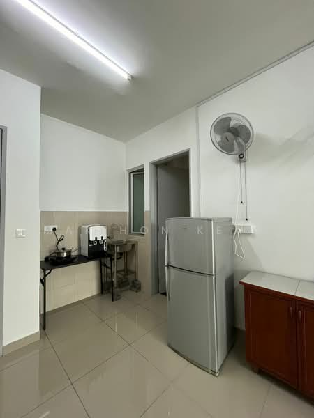 Service Residence for Rent at Gaya Resort Homes - Mak Hon Kean - Kitchen - PropertyGuru.com.my