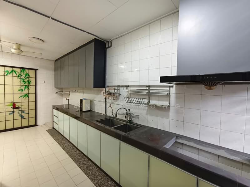 Taman Johor Jaya untuk Untuk Disewa - RM 2,100 /bulan, Mac 2026 - Kitchen - PropertyGuru.com.my