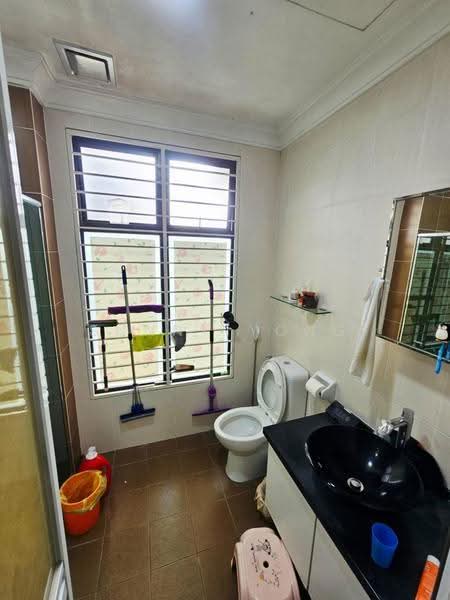 Rumah Teres untuk Dijual di Bandar Kinrara Seksyen 9 (Bandar Kinrara) - SUNNY YONG - Bathroom - PropertyGuru.com.my