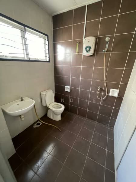 Terraced House for Rent in Bandar Puteri Klang (Klang) - Arvind Lee - Bathroom - PropertyGuru.com.my
