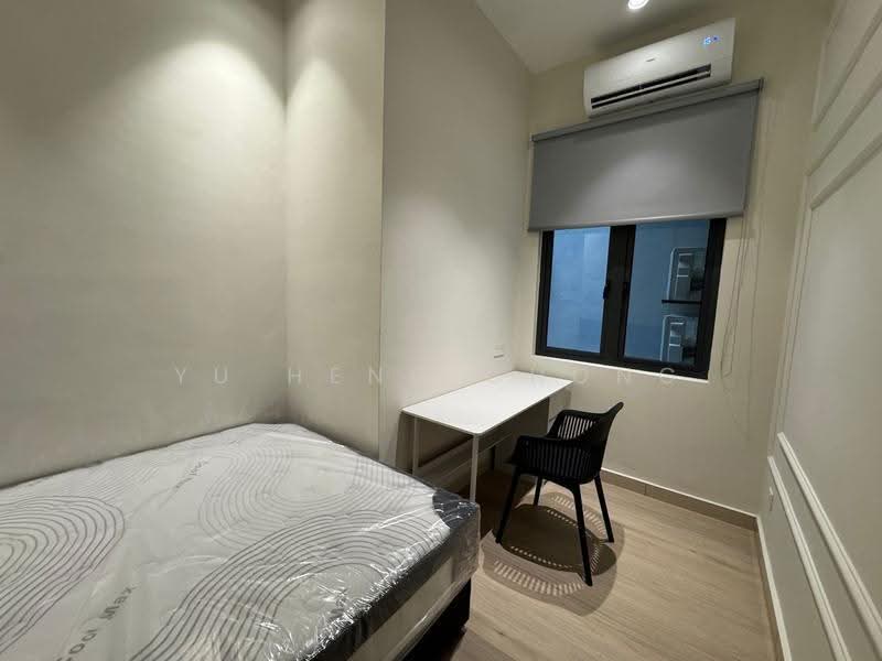Apartment for Sale at D7 (D'Seven Lagoon Perdana) - Yu Heng Chong - Bedroom - PropertyGuru.com.my
