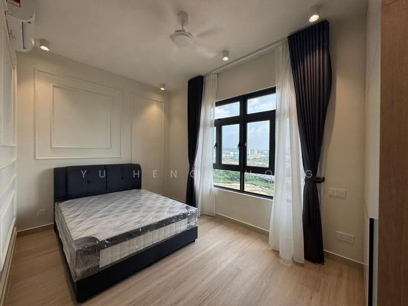 Apartment for Sale at D7 (D'Seven Lagoon Perdana) - Yu Heng Chong - Bedroom - PropertyGuru.com.my