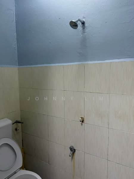 Apartment for Rent at Teratai Mewah Apartment Block 4 & 6 - Johnny Lim - Bathroom - PropertyGuru.com.my