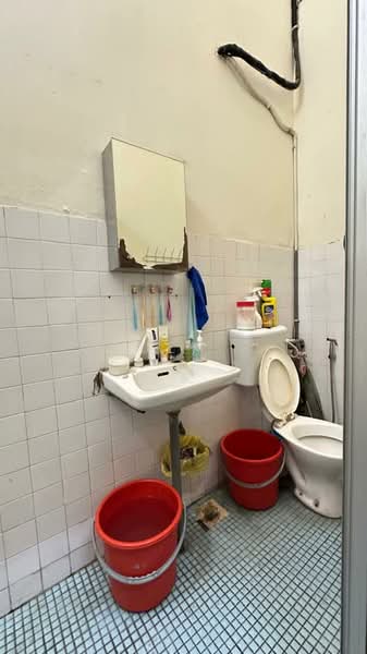 1-storey Terraced House for Sale in Skudai (Johor) - Quek . - Bathroom - PropertyGuru.com.my
