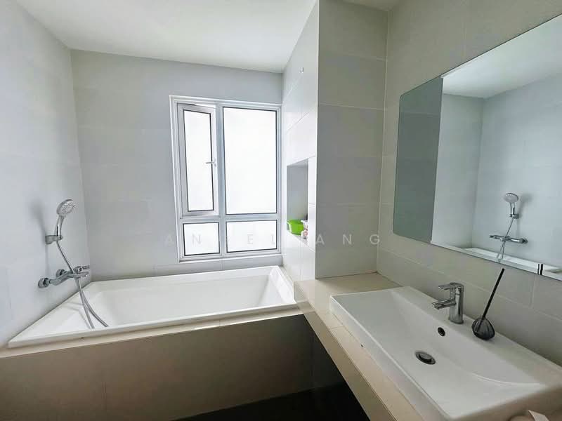 3-storey Terraced House for Rent in Tamansari (Rawang) - Angel Ang - Bathroom - PropertyGuru.com.my