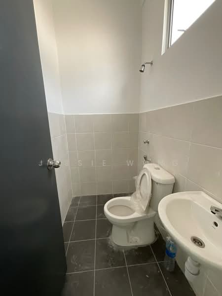 2-storey Terraced House for Sale in Taman Scientex Rawang (Rawang) - Jessie Wong - Bathroom - PropertyGuru.com.my
