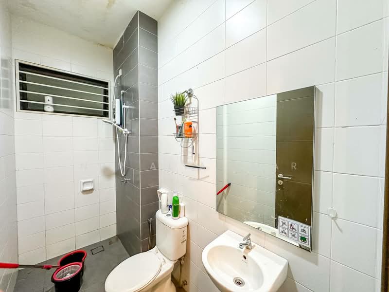 2-storey Terraced House for Sale in Denai Alam (Shah Alam) - Nur Alia Omar - Bathroom - PropertyGuru.com.my
