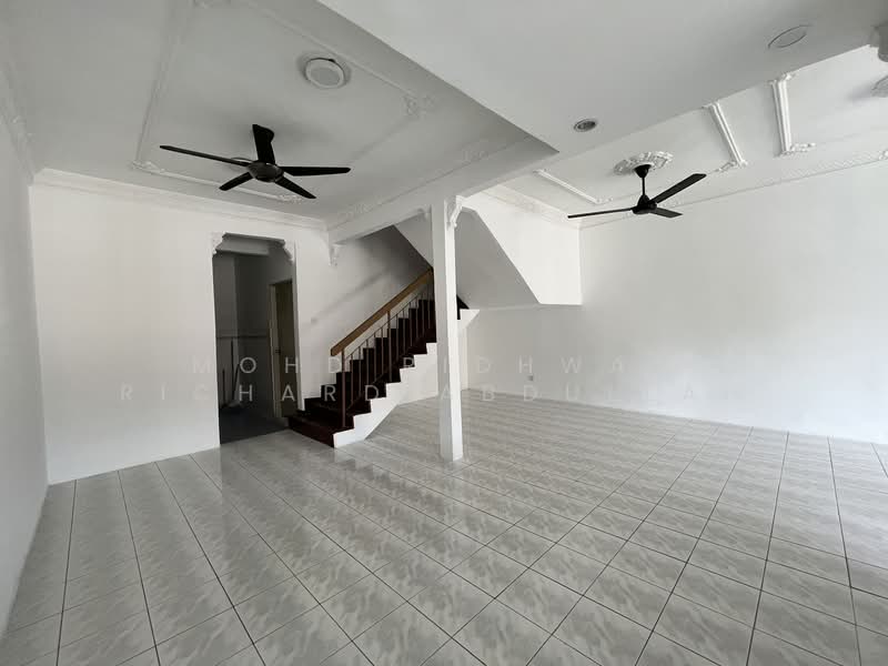 2-storey Terraced House for Rent in Bandar Baru Salak Tinggi (Sepang) - Mohd Ridhwan Richard Abdullah - Living Room - PropertyGuru.com.my