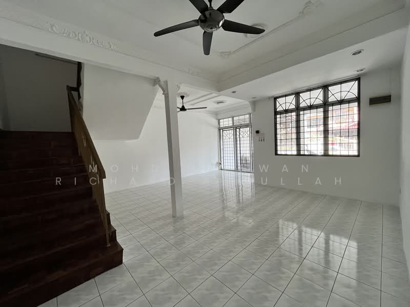 2-storey Terraced House for Rent in Bandar Baru Salak Tinggi (Sepang) - Mohd Ridhwan Richard Abdullah - Living Room - PropertyGuru.com.my