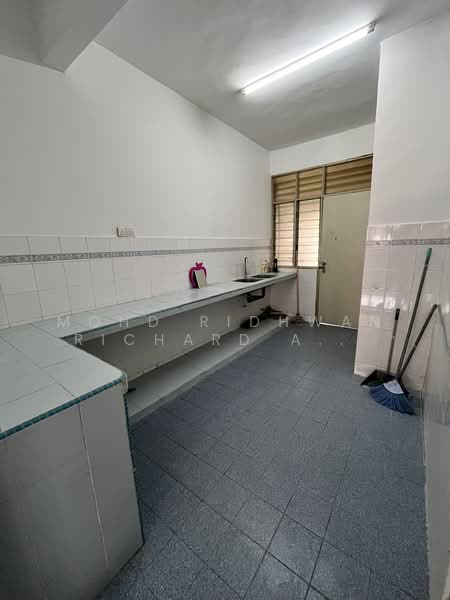 2-storey Terraced House for Rent in Bandar Baru Salak Tinggi (Sepang) - Mohd Ridhwan Richard Abdullah - Kitchen - PropertyGuru.com.my