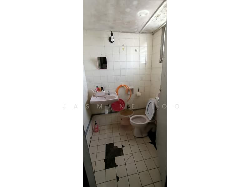 Apartment for Sale at Vista Angkasa - Jasmine Loo - Bathroom (Master Room) - PropertyGuru.com.my