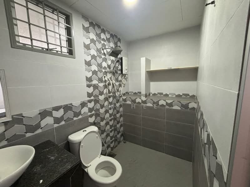 1-storey Terraced House for Sale in Seremban (Negeri Sembilan) - Sam Hee - Bathroom - PropertyGuru.com.my