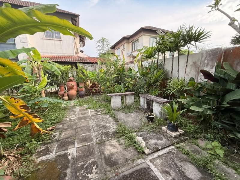 Semi-Detached House for Sale in Beranang (Selangor) - Norlela Abdul Rahman - Garden - PropertyGuru.com.my