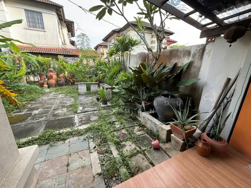 Semi-Detached House for Sale in Beranang (Selangor) - Norlela Abdul Rahman - Garden - PropertyGuru.com.my