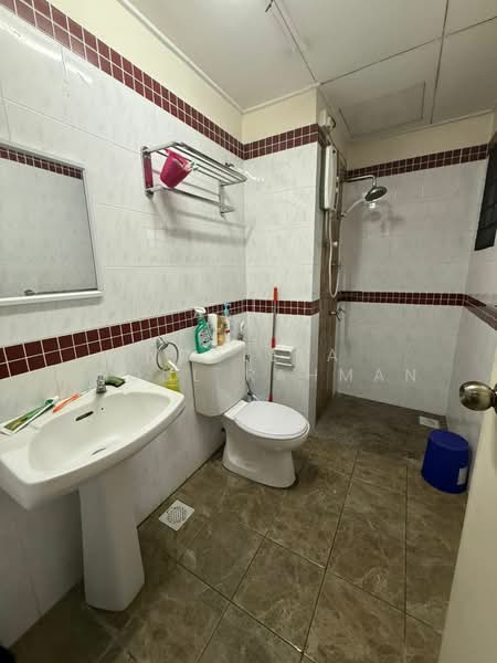 Semi-Detached House for Sale in Beranang (Selangor) - Norlela Abdul Rahman - Bathroom - PropertyGuru.com.my