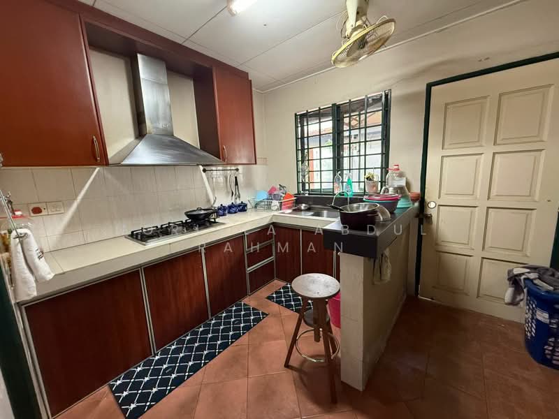 Semi-Detached House for Sale in Beranang (Selangor) - Norlela Abdul Rahman - Kitchen - PropertyGuru.com.my