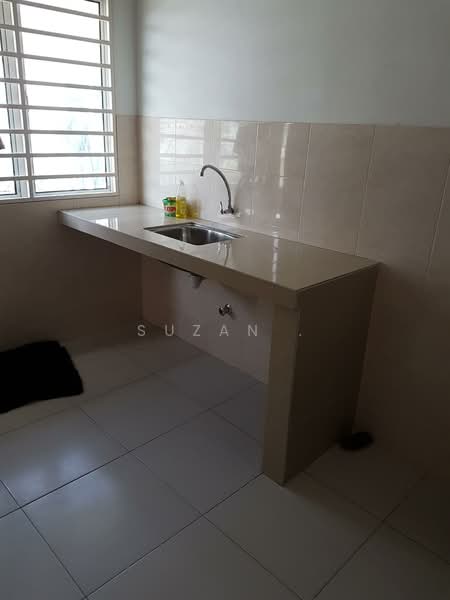 Part Furnished 2 Storey Terrace Corner Raflesia Taman Pelangi Semenyih 2 untuk Untuk Disewa - RM 1,400 /bulan, Mac 2026 - Kitchen - PropertyGuru.com.my