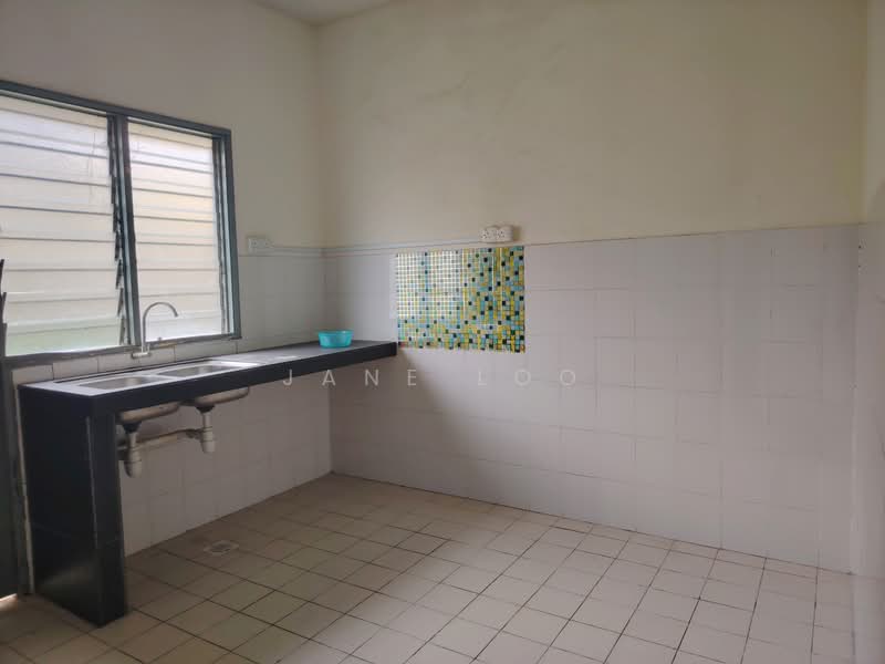 2-storey Terraced House for Rent in Lestari Putra (Seri Kembangan) - Jane Loo - Kitchen - PropertyGuru.com.my