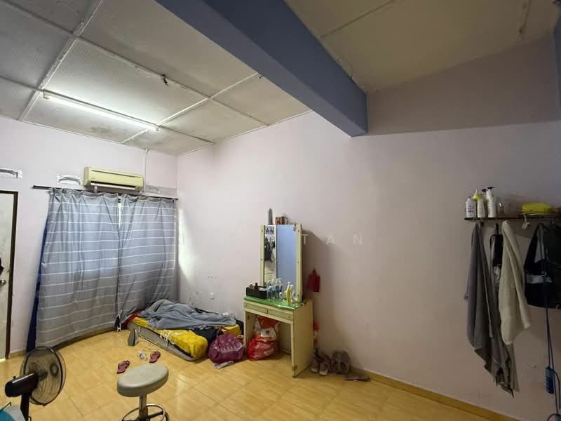 2-storey Terraced House for Sale in Taman Johor Jaya (Johor Bahru) - Iden Tan - Bedroom - PropertyGuru.com.my