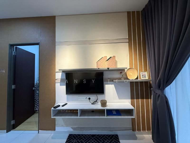 Kings Bay @ Country Garden Danga Bay untuk Untuk Disewa - RM 2,500 /bulan, Mac 2026 - Living Room - PropertyGuru.com.my