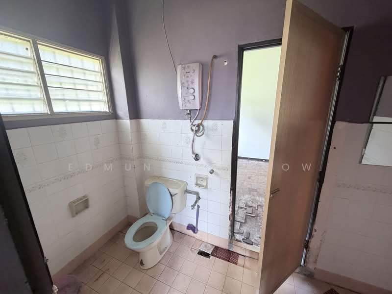 Bungalow for Sale in Rawang (Selangor) - Edmund CH Leow - Bathroom - PropertyGuru.com.my
