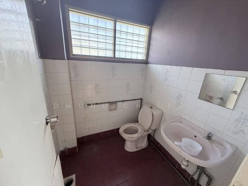 Bungalow for Sale in Rawang (Selangor) - Edmund CH Leow - Bathroom - PropertyGuru.com.my