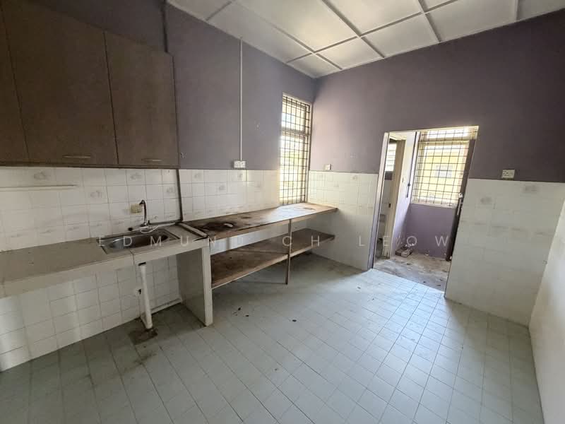 Bungalow for Sale in Rawang (Selangor) - Edmund CH Leow - Kitchen - PropertyGuru.com.my