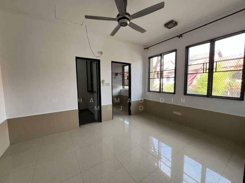2-storey Terraced House for Sale in Bukit Jelutong (Shah Alam) - Mohammad Din Majid - PropertyGuru.com.my