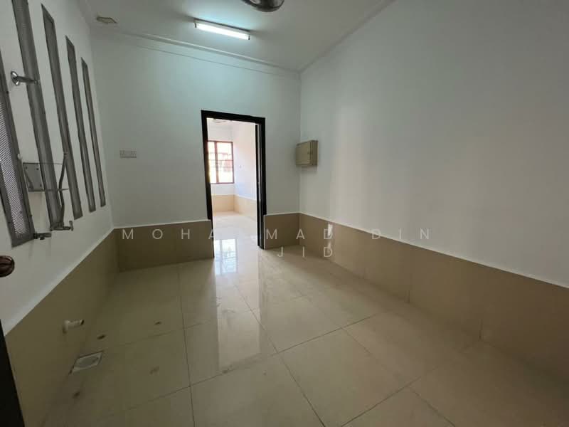 2-storey Terraced House for Sale in Bukit Jelutong (Shah Alam) - Mohammad Din Majid - PropertyGuru.com.my