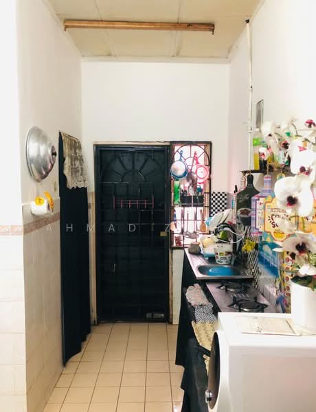 1-storey Terraced House for Sale in Taman Pinggiran Senawang (Sungai Gadut) - Ahmad Zikrul - Kitchen - PropertyGuru.com.my
